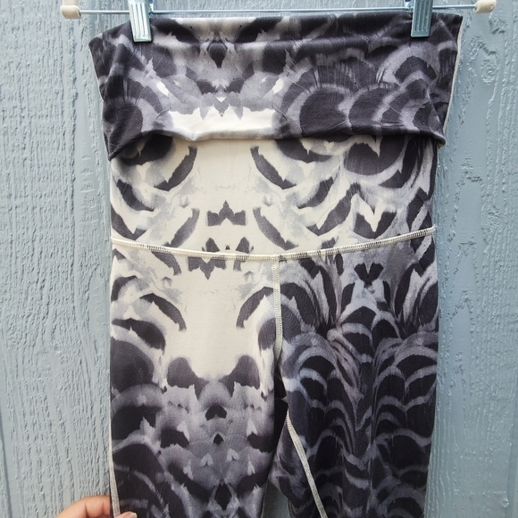 Lululemon Wunder Under Pretty Plume SE Dance Yoga Pilates Athletic Size 6 - Picture 4 of 12